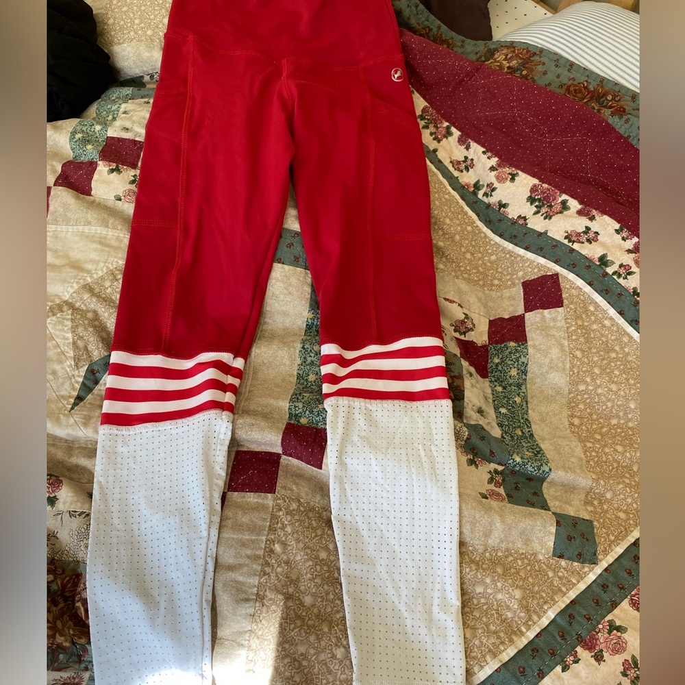 ABS2B red and white striped high waisted scrunch butt leggings, Large, Excellent